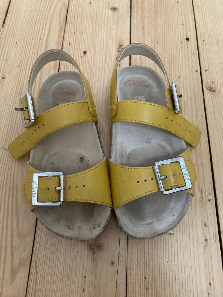 yellow sandals clarks